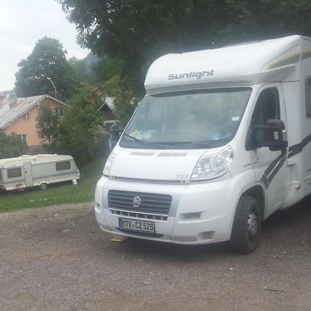camping aviator, numai TEREN, campare pentru rulote autorulote PERSONALE, Buşteni Exterior foto