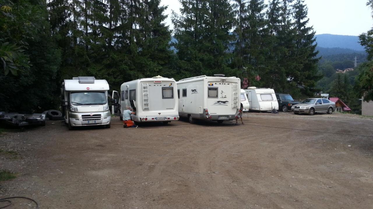 camping aviator, numai TEREN, campare pentru rulote autorulote PERSONALE, Buşteni Exterior foto
